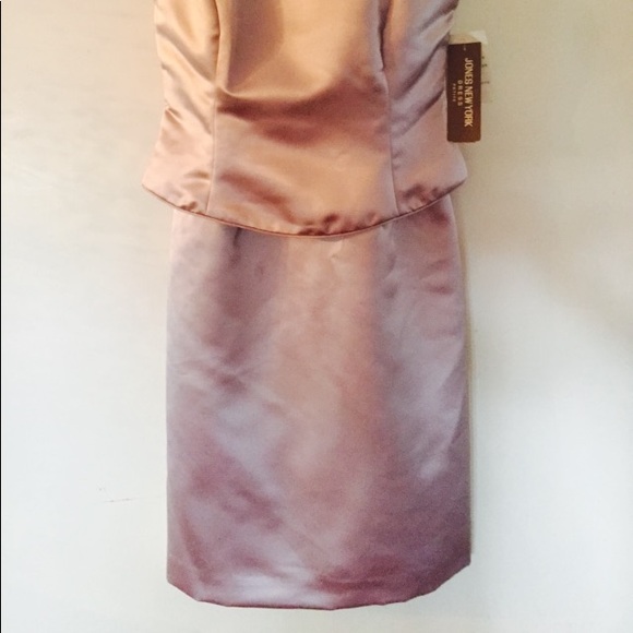 Jones New York  Lavender Satin Dress.  Size 4P - Picture 3 of 8